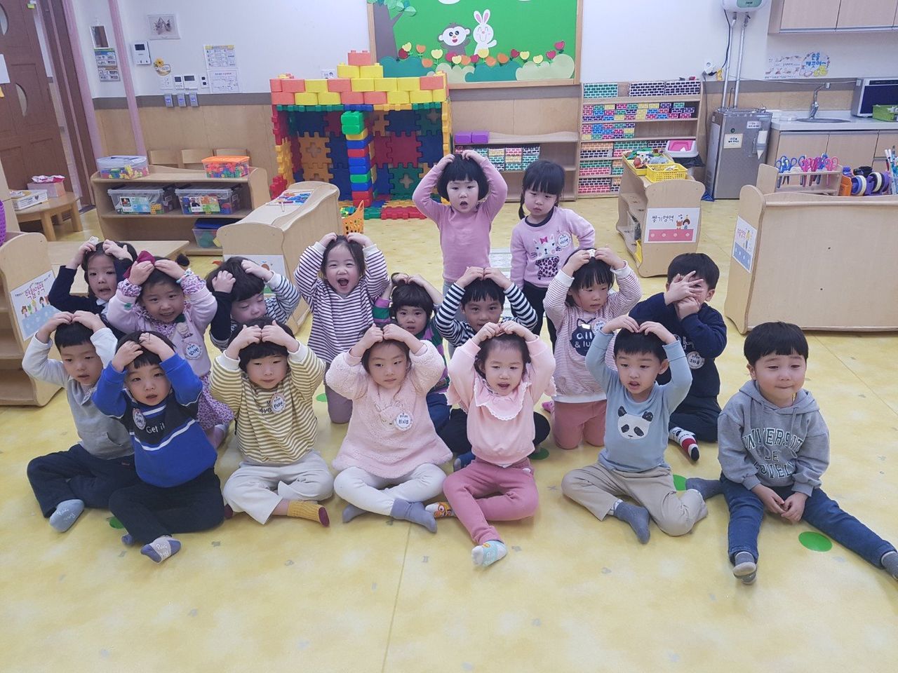   솔샘초등학교병설유치원 5살 맑은샘반 : 소개- Classting 솔샘초등학교 솔샘초등학교병설유치원 5살 맑은샘반 - 클래스팅